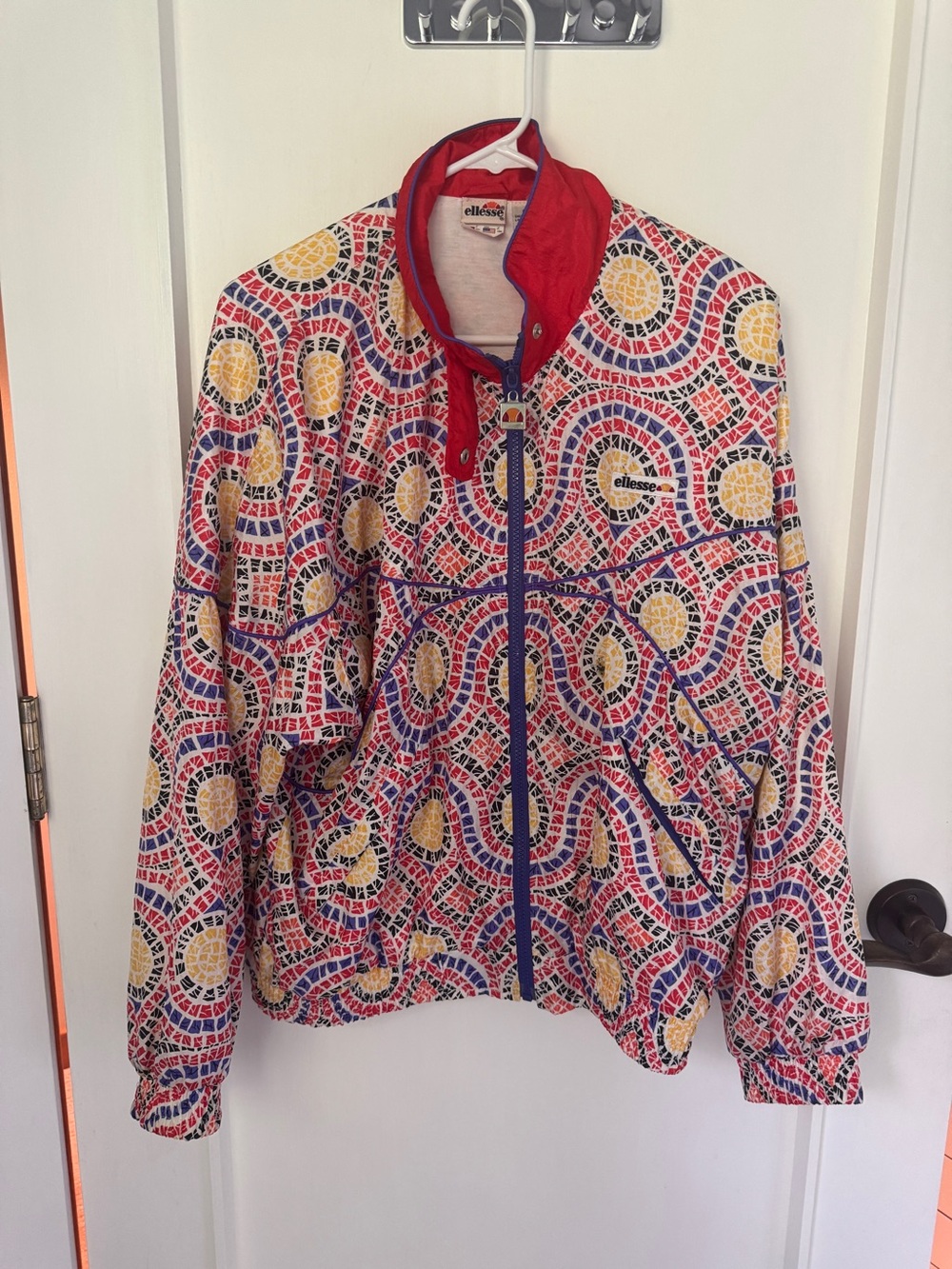 Vintage ellesse jacket size 2, fits like a medium. So awesome and even better on